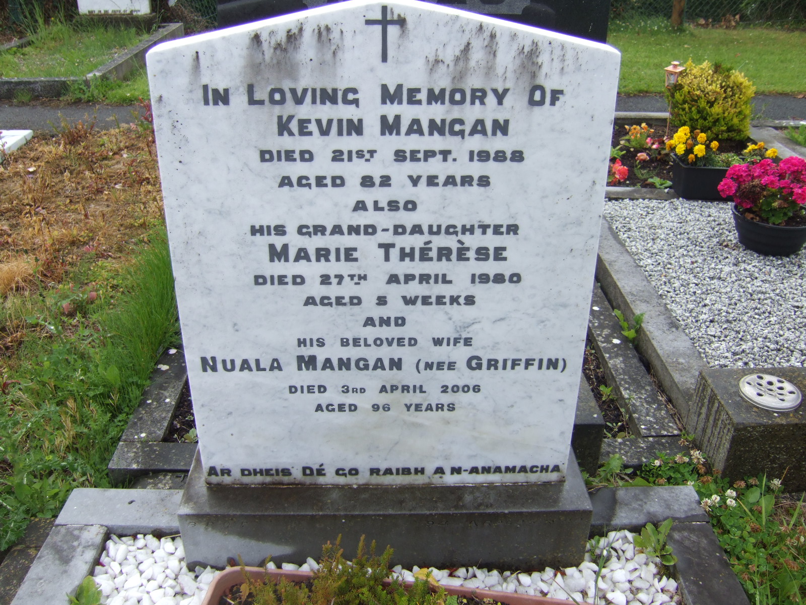 Mangan - gravestone