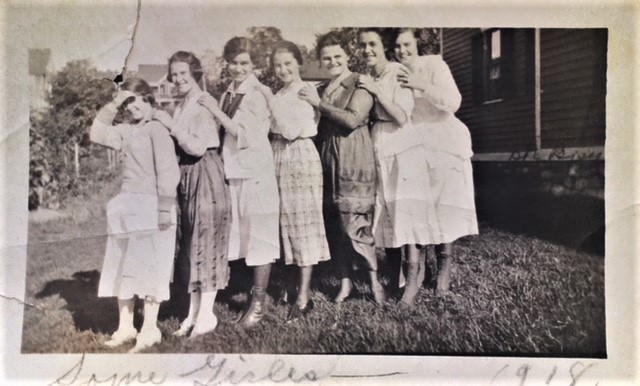 Lillian Smithwick and friends, 1918